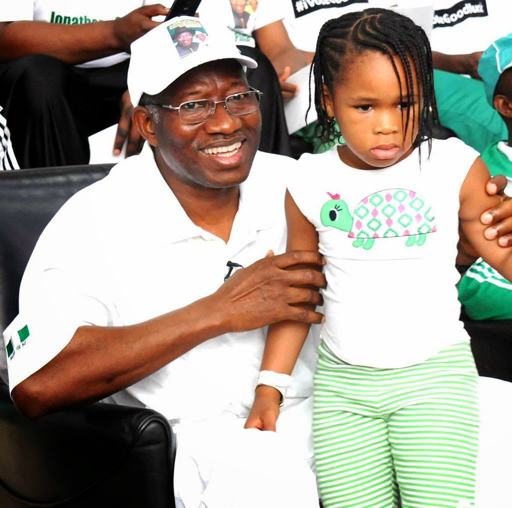 B_fM8FAW8AAgkEb.jpg+large