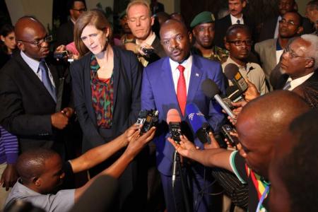 U.S. Ambassador to the United Nations, Samantha Power, and Burundian President Pierre Nkurunziza (C) speak to the press in Gitega, Burundi January 22, 2016. The U.N. Security Council met with Nkurunziza to discuss how to quell worsening political violence in the tiny African state.  REUTERS/Michelle Nichols